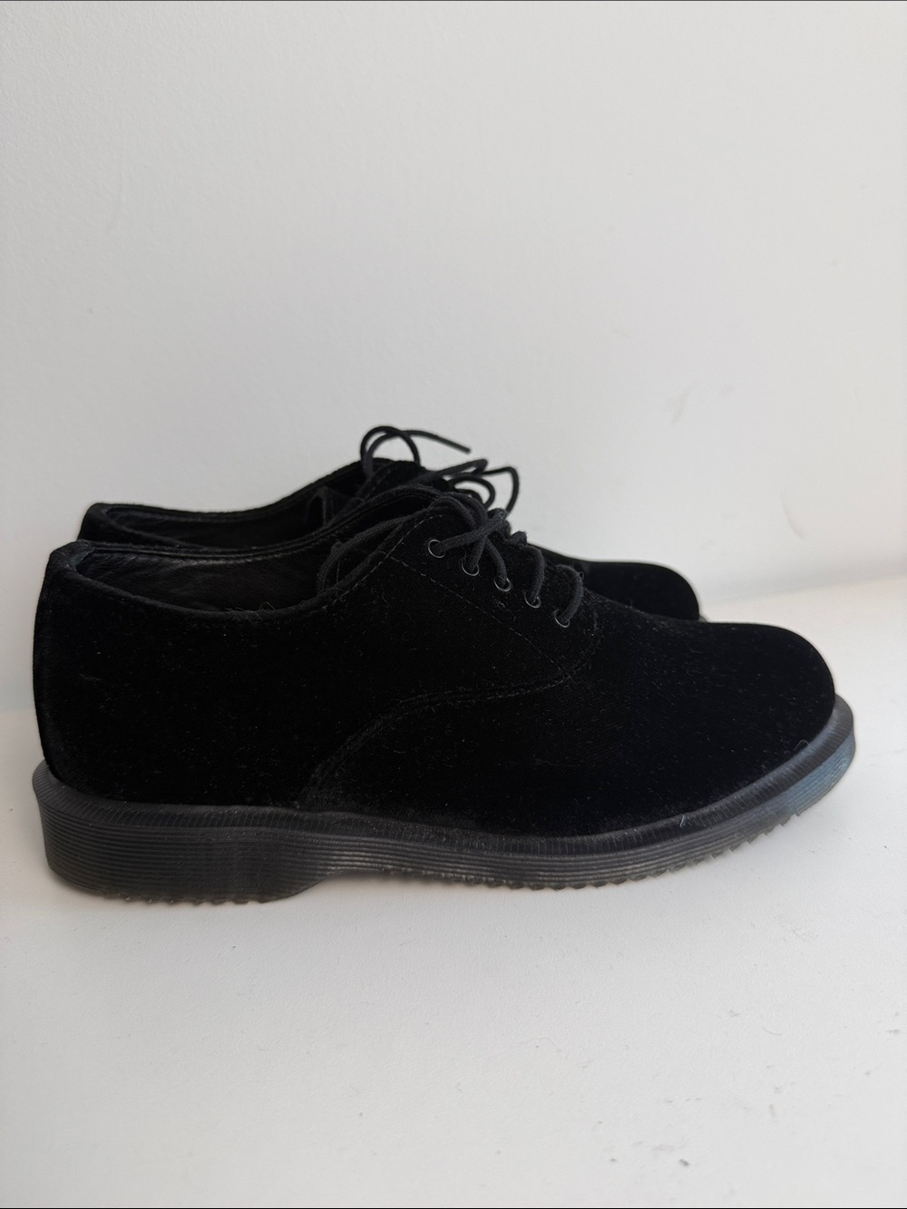 Dr. Martens Women's Briar 5 Eye Lace up Black Velvet Oxford shoes